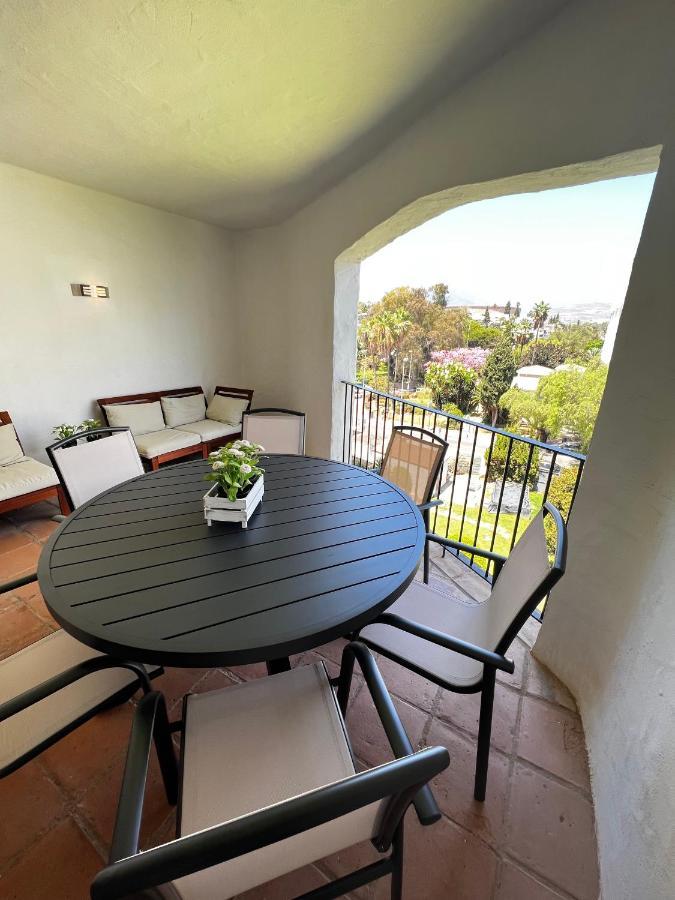 Puerto Banus. Urb Jardines del Puerto. Apartment for up to 6 Marbella Exterior foto