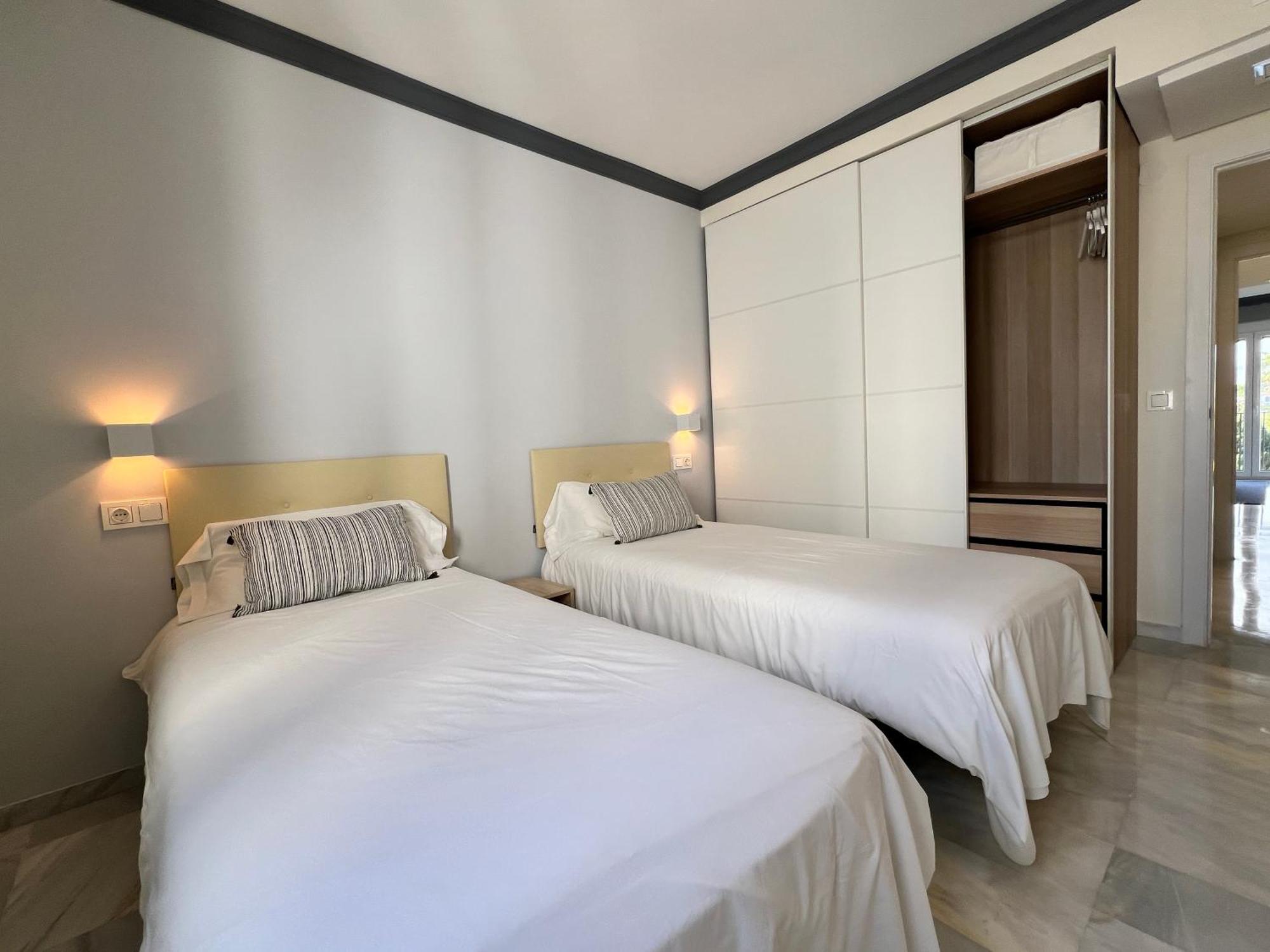 Puerto Banus. Urb Jardines del Puerto. Apartment for up to 6 Marbella Exterior foto