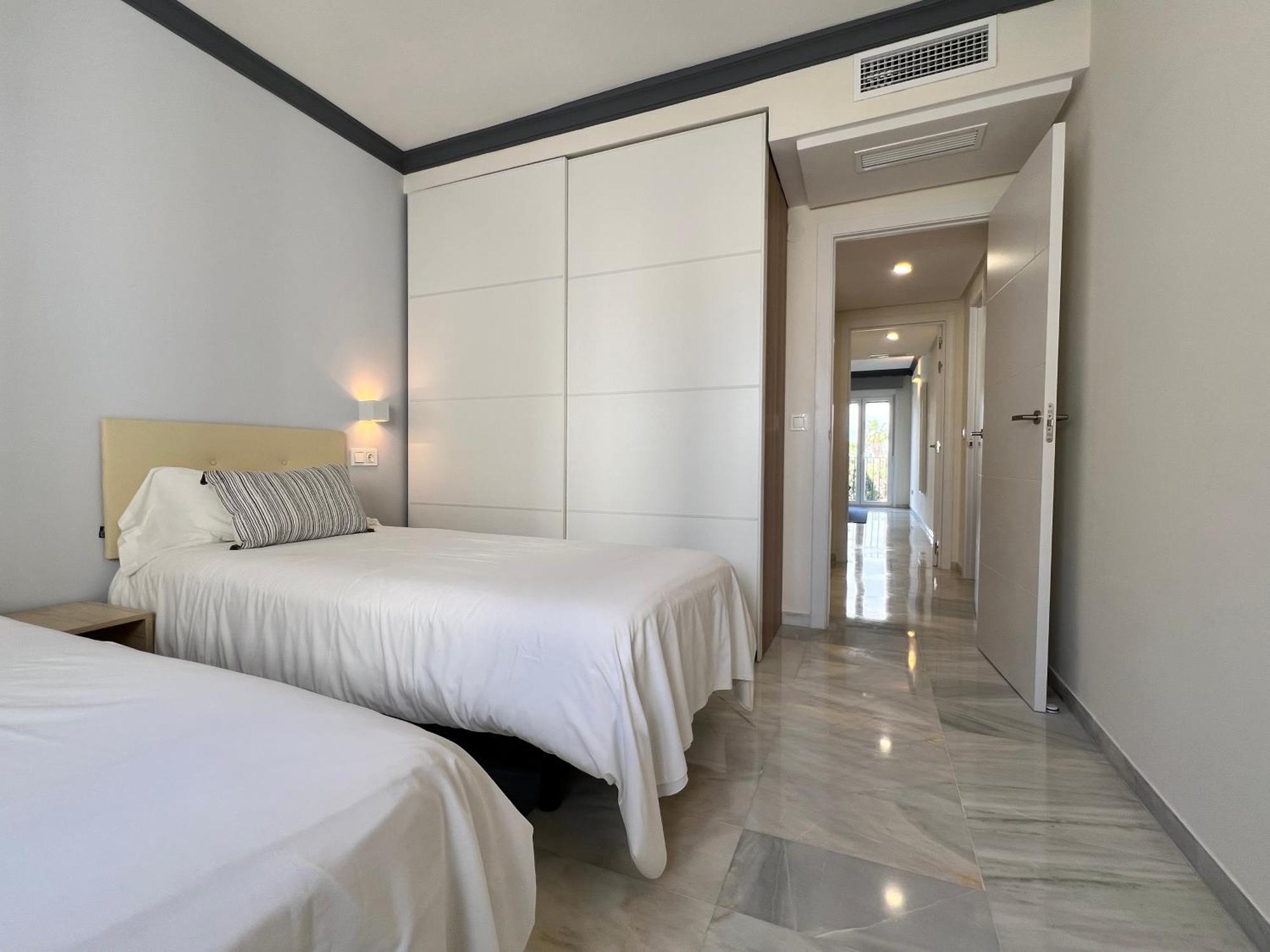 Puerto Banus. Urb Jardines del Puerto. Apartment for up to 6 Marbella Exterior foto