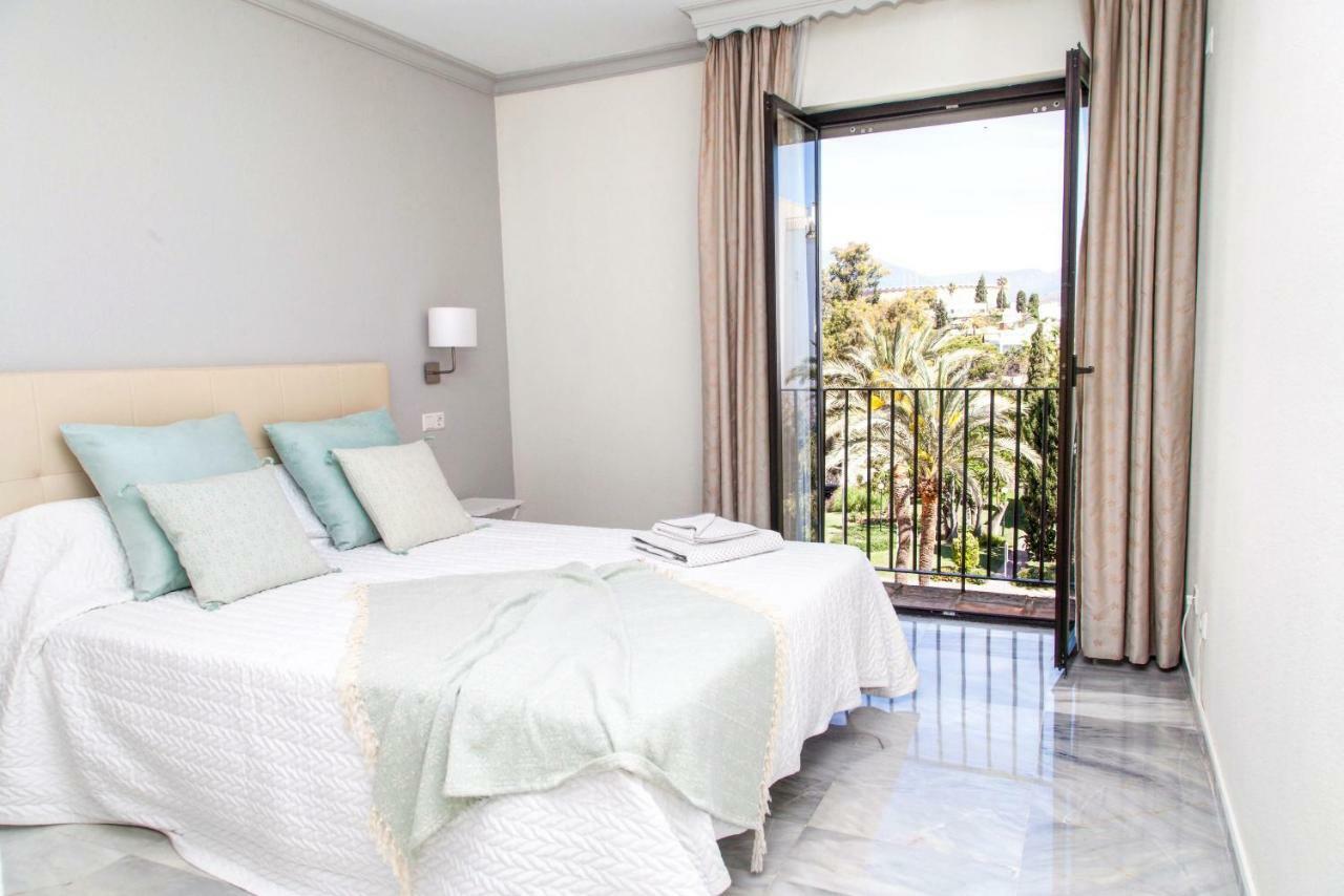 Puerto Banus. Urb Jardines del Puerto. Apartment for up to 6 Marbella Exterior foto
