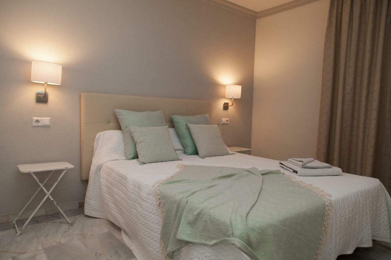 Puerto Banus. Urb Jardines del Puerto. Apartment for up to 6 Marbella Exterior foto