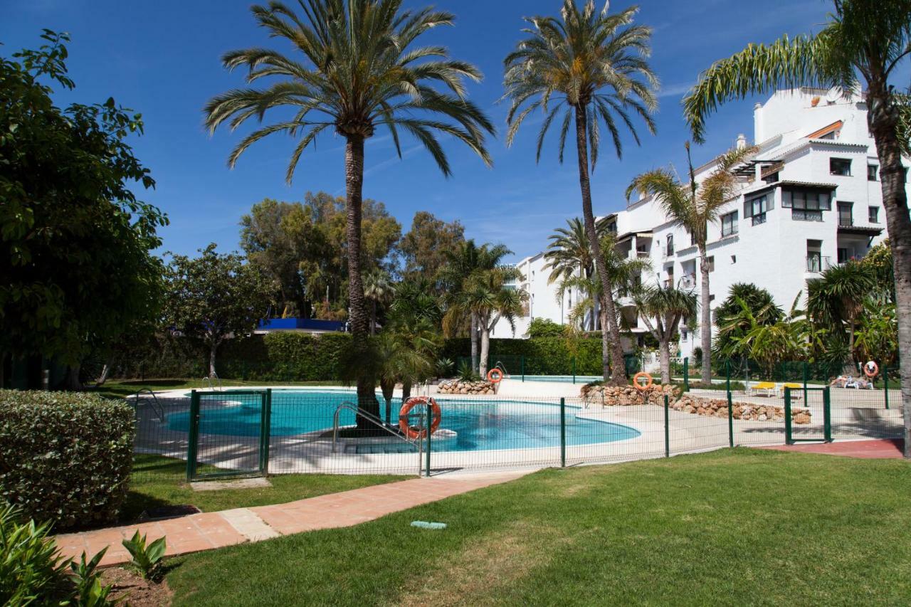 Puerto Banus. Urb Jardines del Puerto. Apartment for up to 6 Marbella Exterior foto