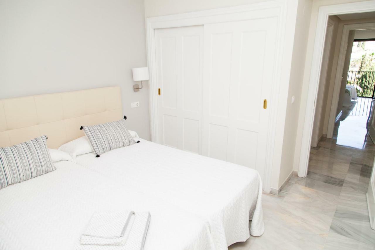 Puerto Banus. Urb Jardines del Puerto. Apartment for up to 6 Marbella Exterior foto